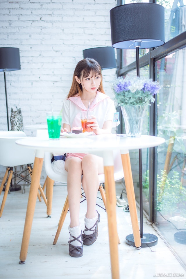 你是我今生渡不过的劫，多看一眼就心软，拥抱一下就沦陷。